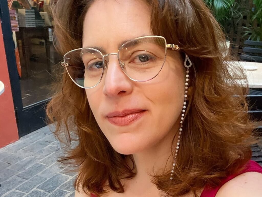 Envolvida no documentário do Rouge, Luciana Andrade se dedica à outra profissão; saiba qual