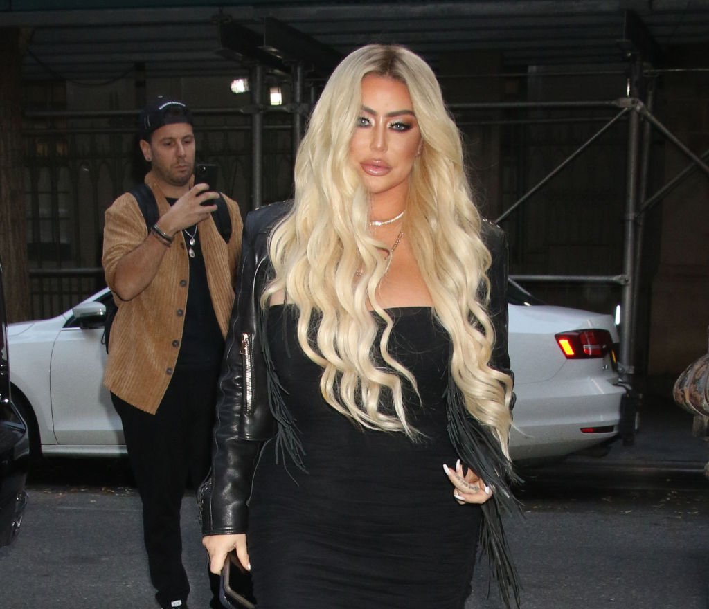 Aubrey O'Day hospitalizado após assistir ao documentário de Diddy
