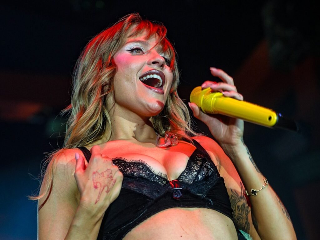 Público de Luísa Sonza clama por "Sina de Ofélia" ao vivo nos shows; versão feita com IA é um hit na internet