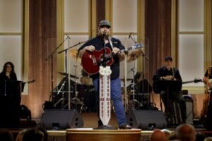 Luke Combs fala sobre música country no show do intervalo do Super Bowl