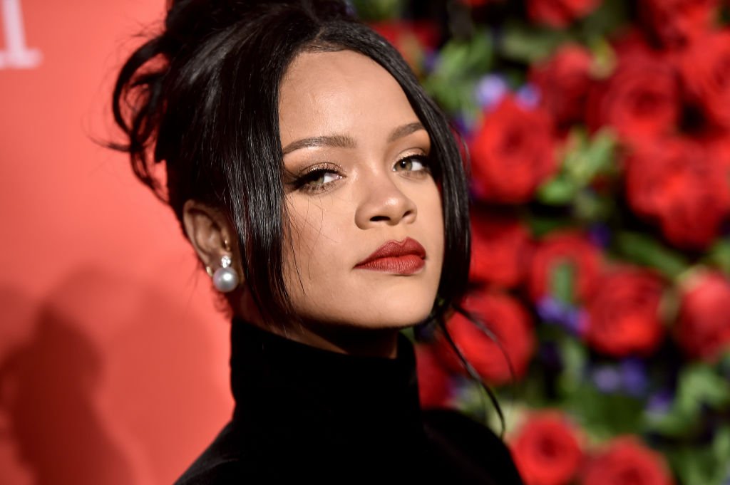 Mulher acusada de tentativa de assassinato em tiroteio na casa de Rihanna