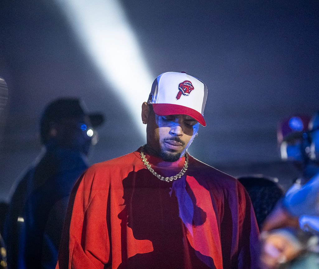 Casa de Chris Brown supostamente atingida por outro susto de intrusão após prisão